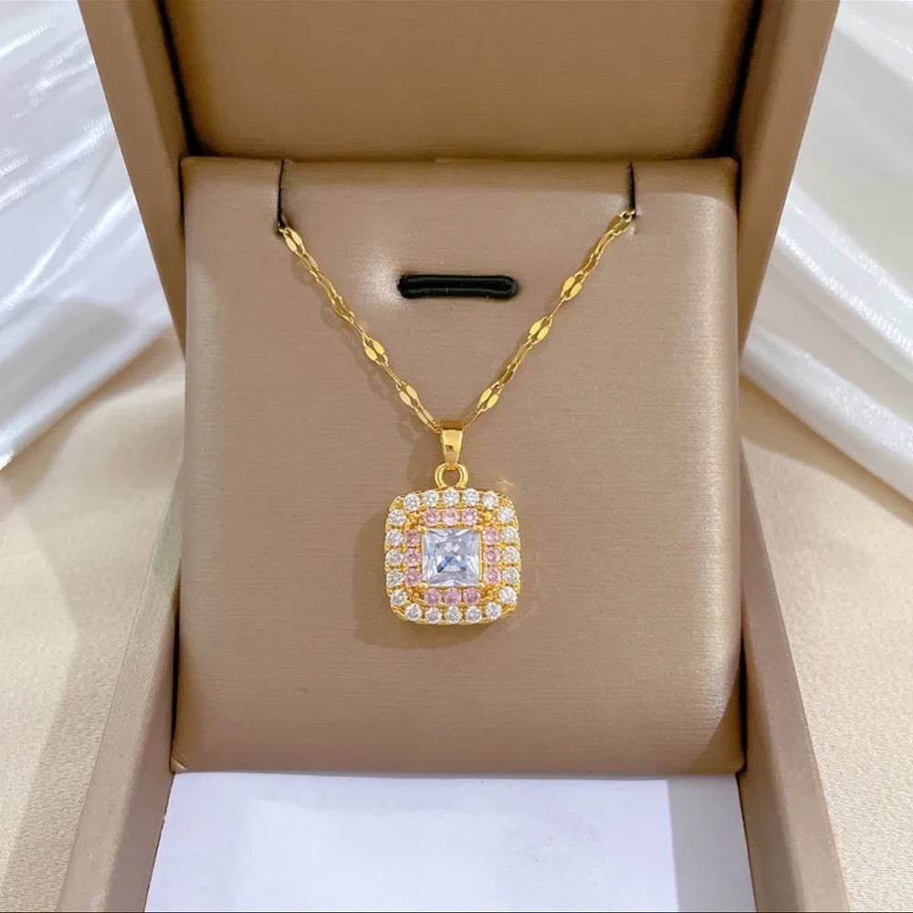 Diamond Gold Pendant Necklace